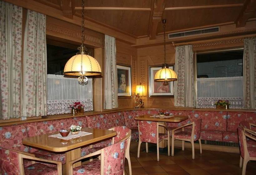 בית מלון כפרי Rododendro Val Di Fassa