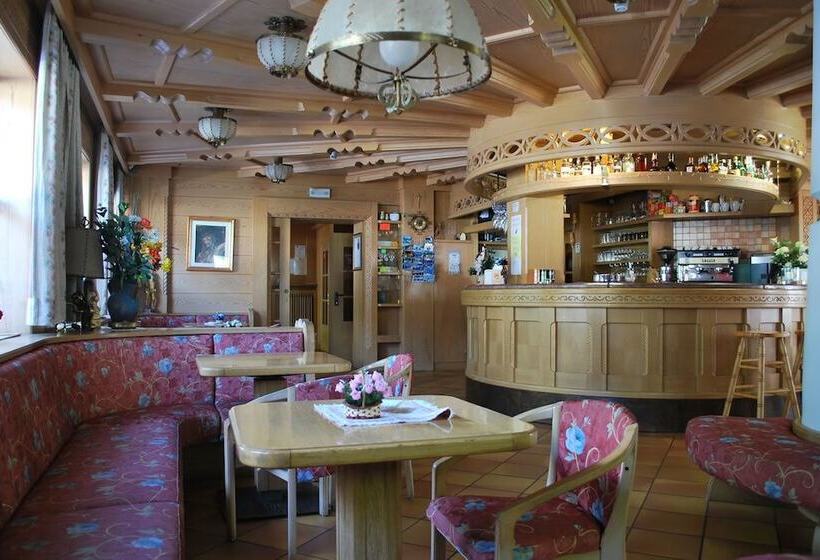 בית מלון כפרי Rododendro Val Di Fassa