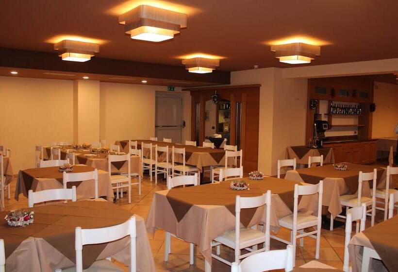 בית מלון כפרי Rododendro Val Di Fassa