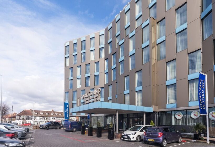 בית מלון כפרי Park Grand Heathrow