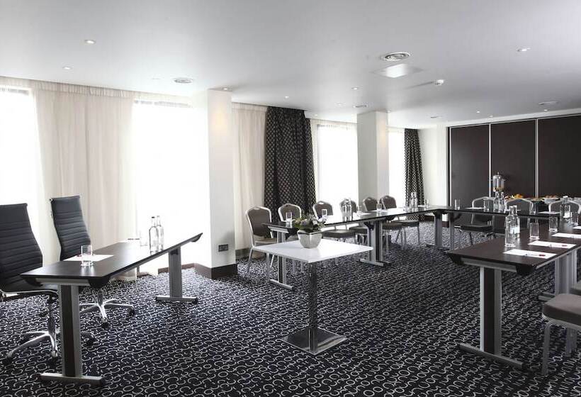 호텔 Park Grand Heathrow