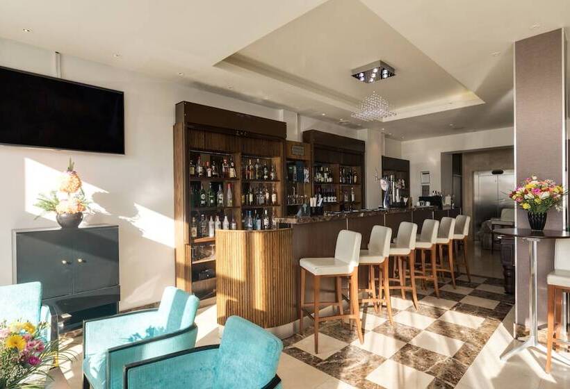 호텔 Park Grand Heathrow