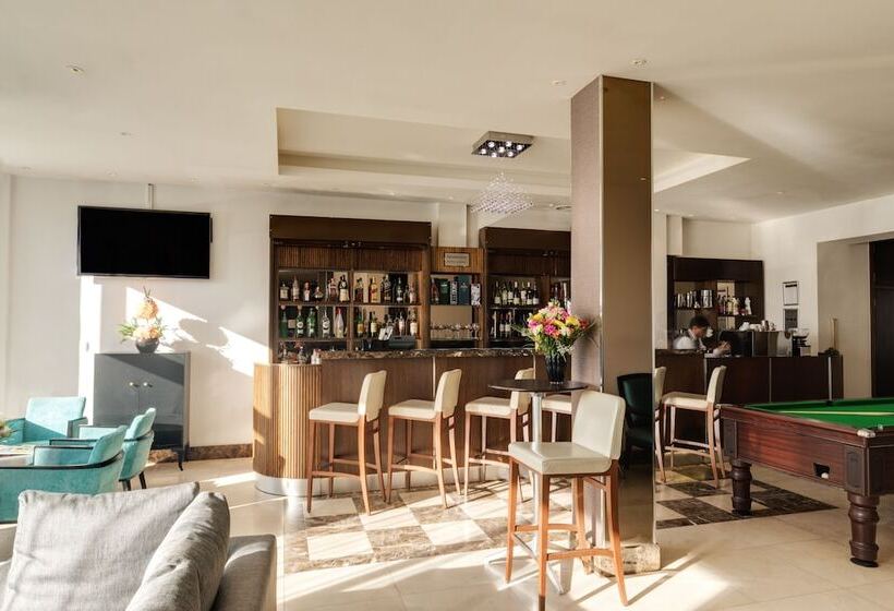 فندق Park Grand Heathrow