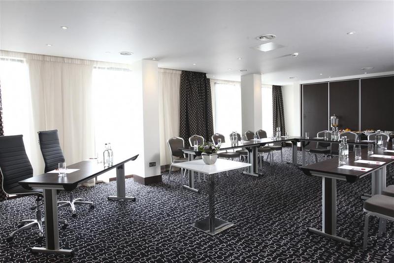 호텔 Park Grand Heathrow