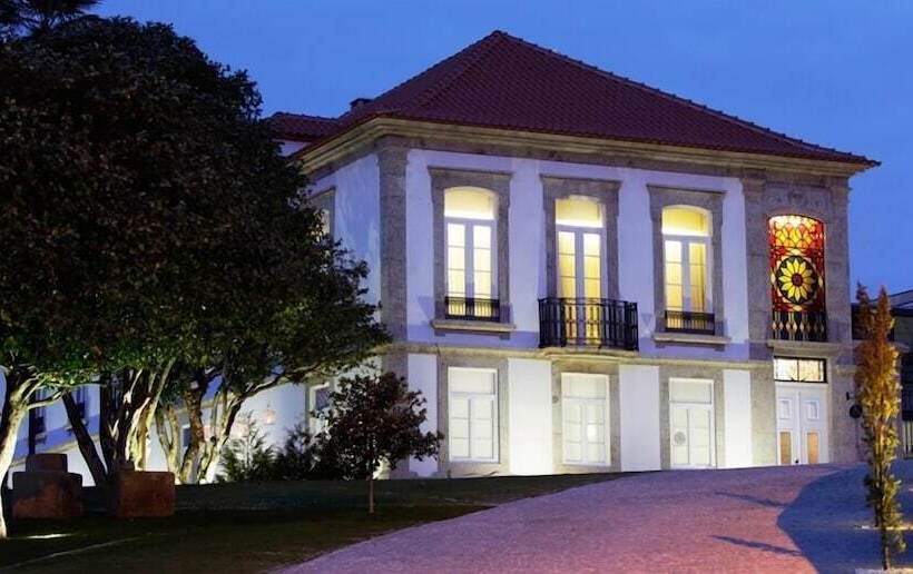 호텔 Solar Egas Moniz Charming House & Local Experiences