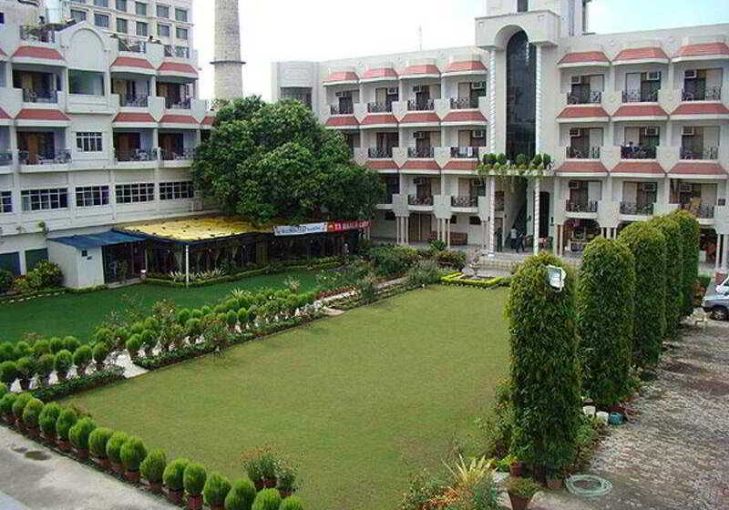 فندق Surya Kaiser Palace