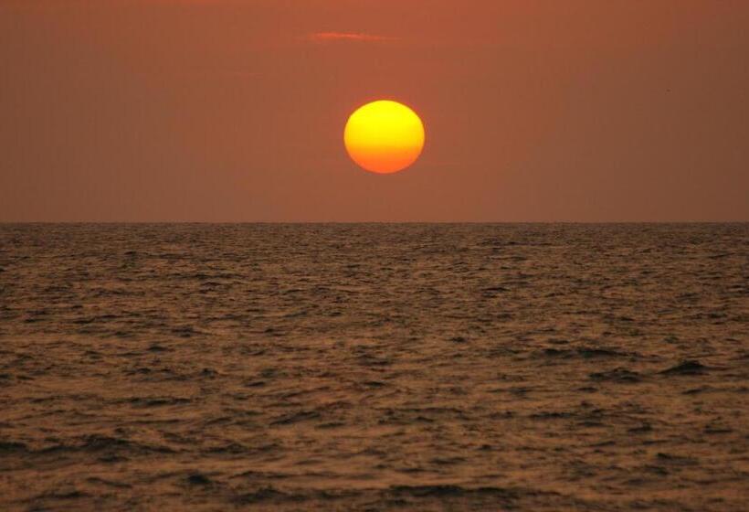 Отель Temple Tree Resort & Spa