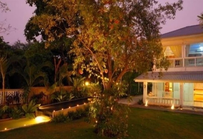 Отель The Legend Maeklong