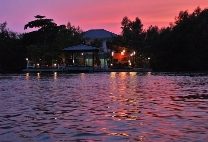 Отель The Legend Maeklong