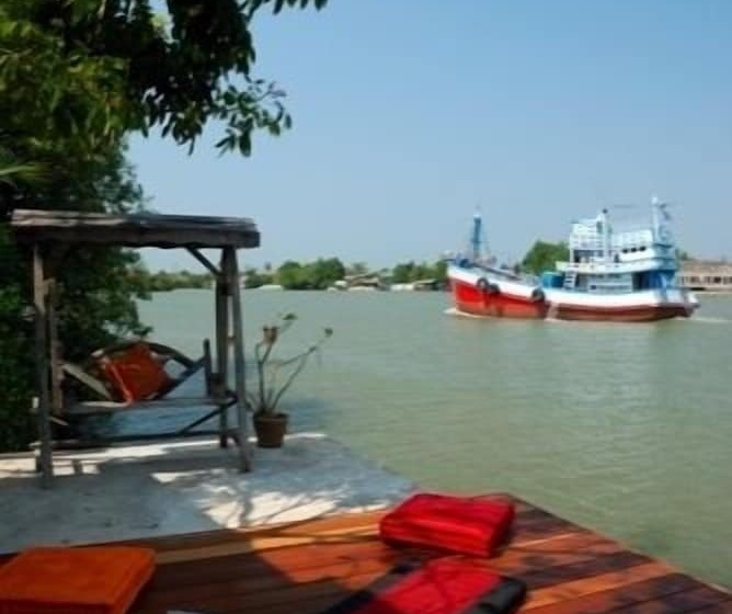 Отель The Legend Maeklong