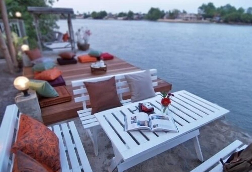 Отель The Legend Maeklong