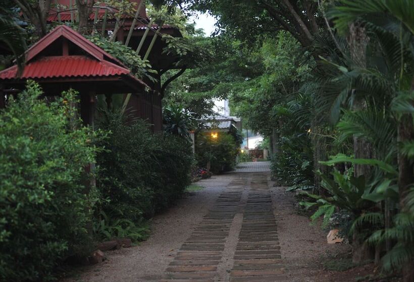 Отель The Legend Maeklong