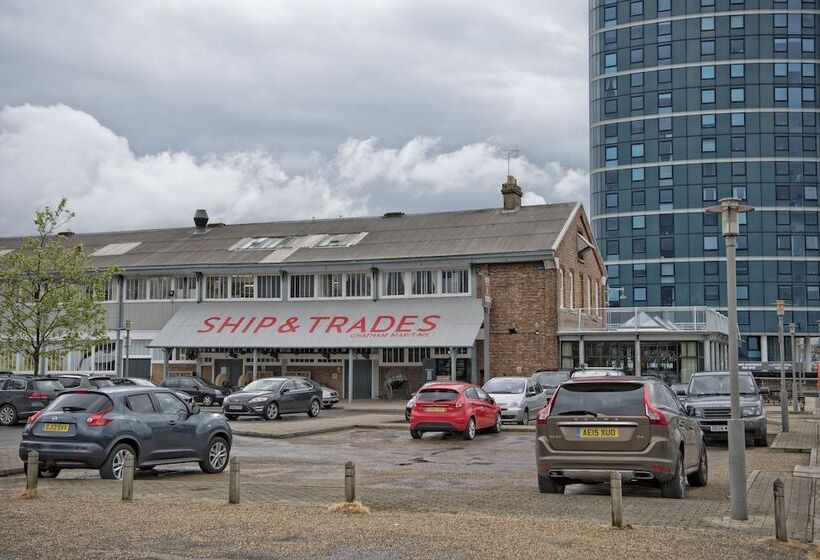 فندق The Ship & Trades