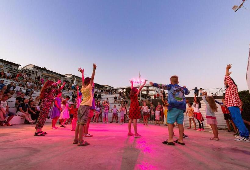 Отель Topola Skies Resort & Aquapark