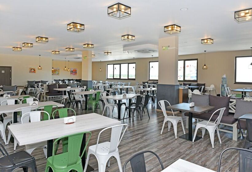 Отель Topola Skies Resort & Aquapark