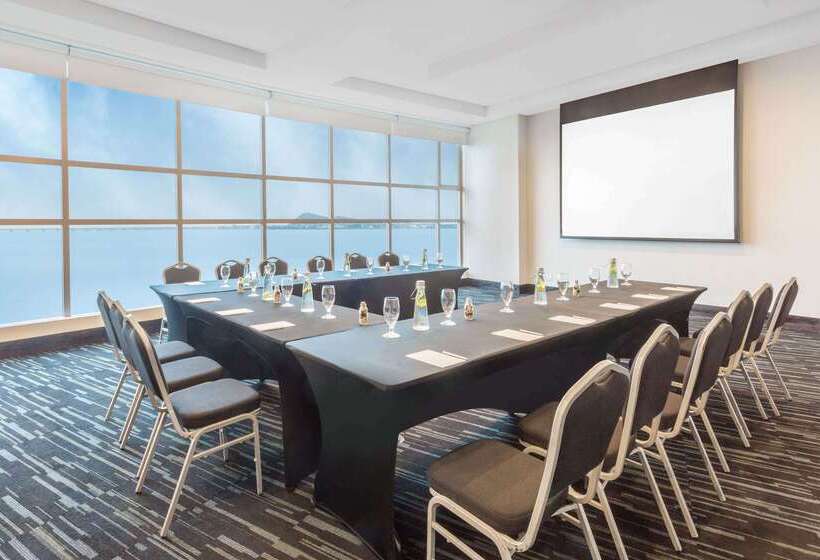 בית מלון כפרי Wyndham Guayaquil, Puerto Santa Ana