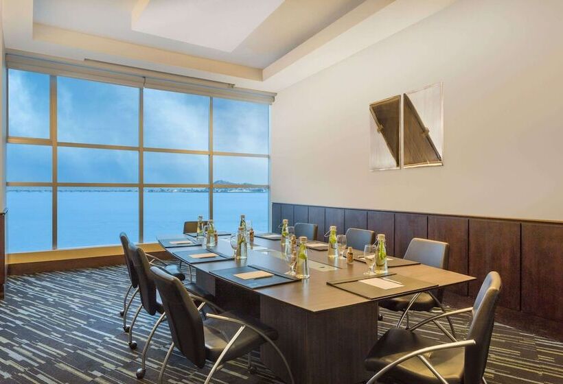 בית מלון כפרי Wyndham Guayaquil, Puerto Santa Ana