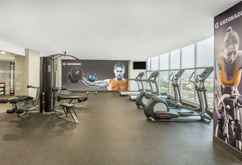 בית מלון כפרי Wyndham Guayaquil, Puerto Santa Ana