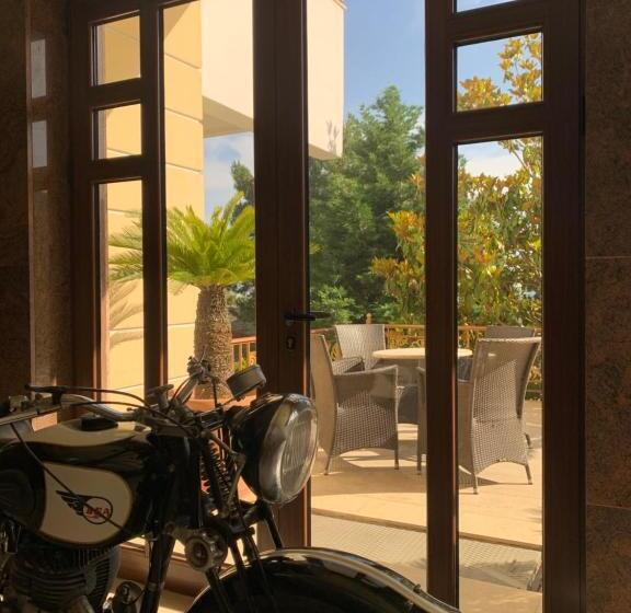 Parnis Palace Hotel Suites