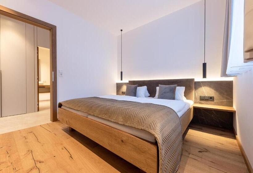 Max Mountain Apartments