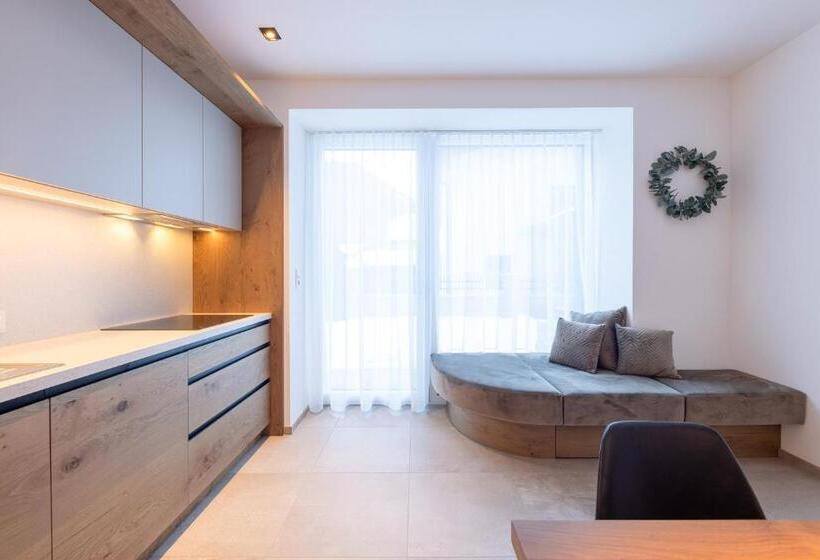 Max Mountain Apartments