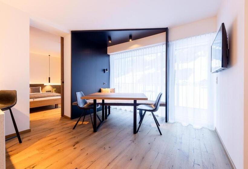 Max Mountain Apartments