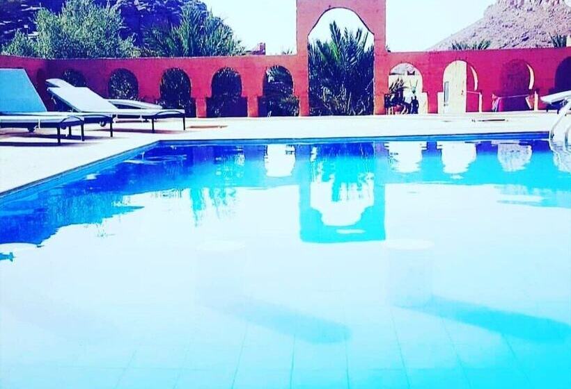 הוסטל Auberge Camping Oasis El Mharech