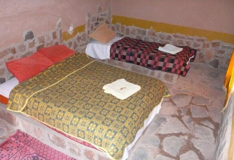 הוסטל Auberge Camping Oasis El Mharech