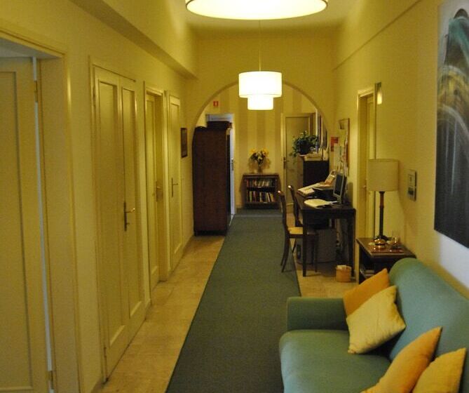 تختخواب و صبحانه A Teatro