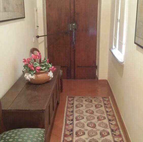 تختخواب و صبحانه Navona Nice Room