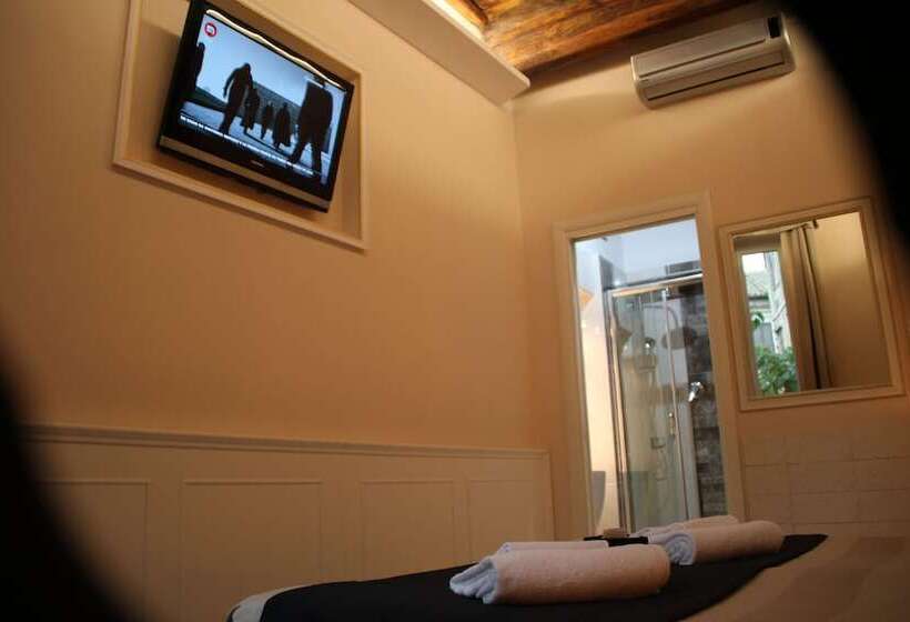 تختخواب و صبحانه Navona Nice Room