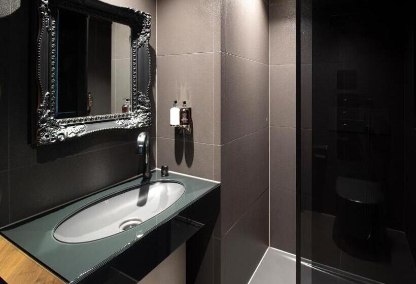 Bloc Hotel London Gatwick Airport