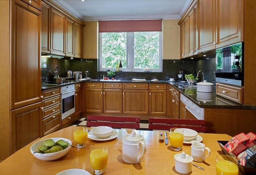 Cheval Thorney Court At Hyde Park