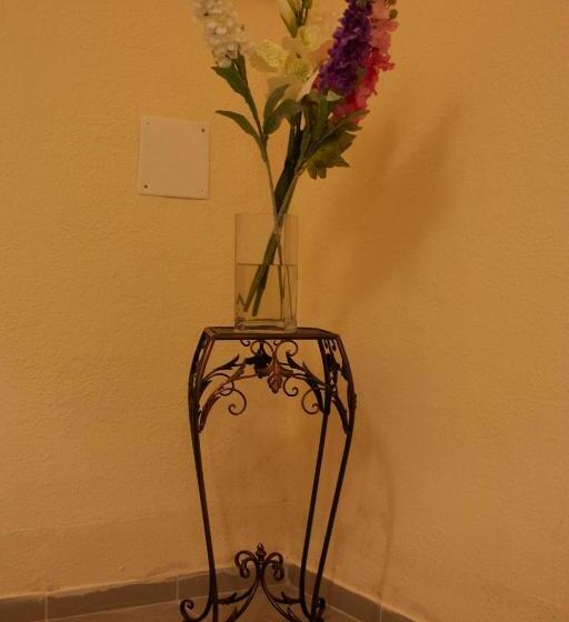 فندق فئة نجمة واحدة Garden House