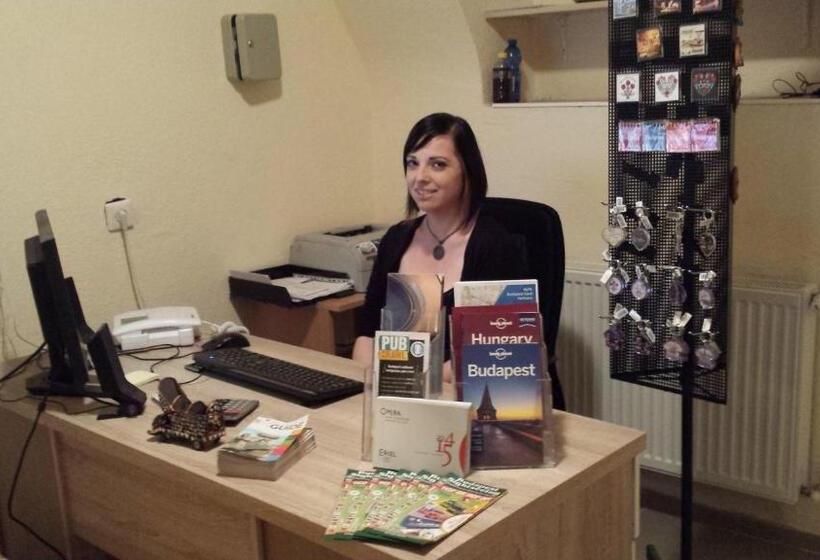 فندق فئة نجمة واحدة Garden House