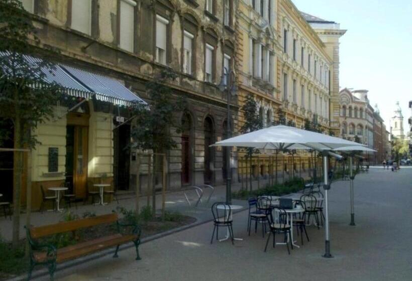 فندق فئة نجمة واحدة Garden House