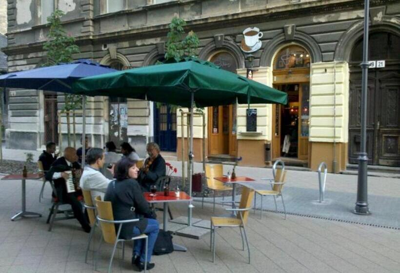 فندق فئة نجمة واحدة Garden House