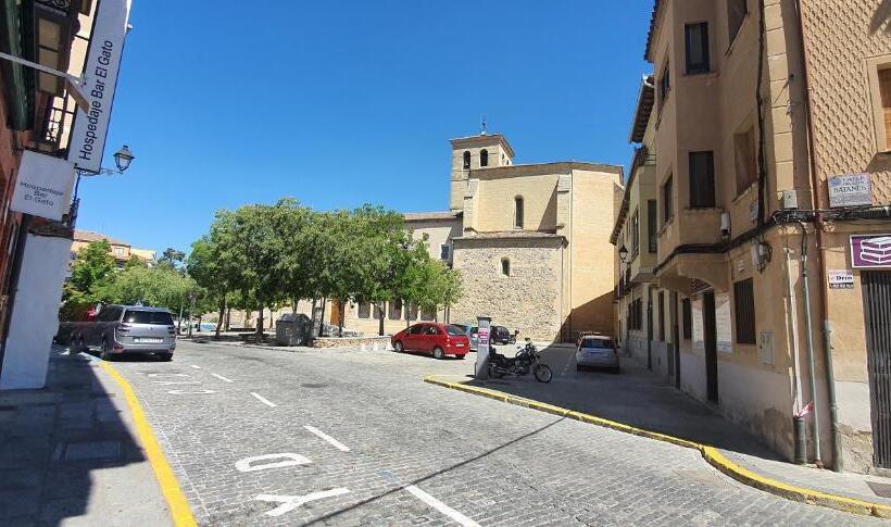 مسافرخانه Hospedaje Bar El Gato Del Acueducto