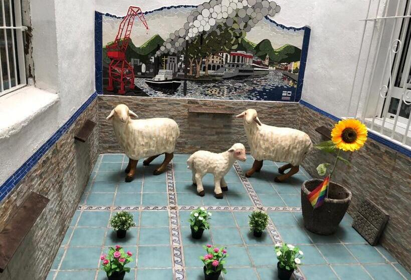 مسافرخانه Iturrienea Ostatua