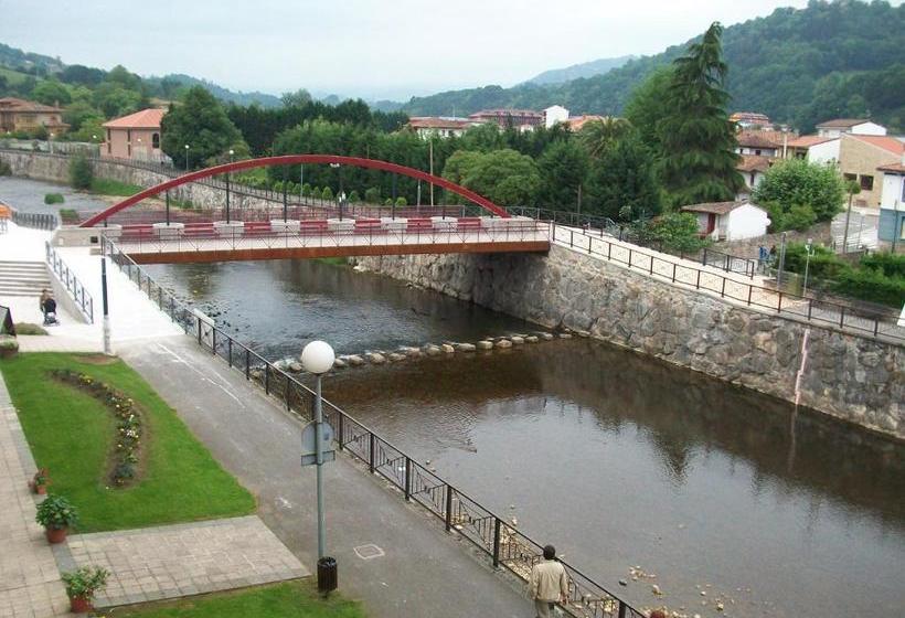 客栈  Pensión Paseo Real