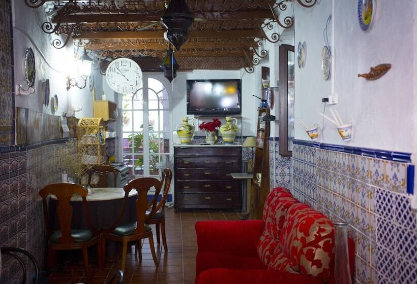 مسافرخانه Pensión Santa María La Blanca