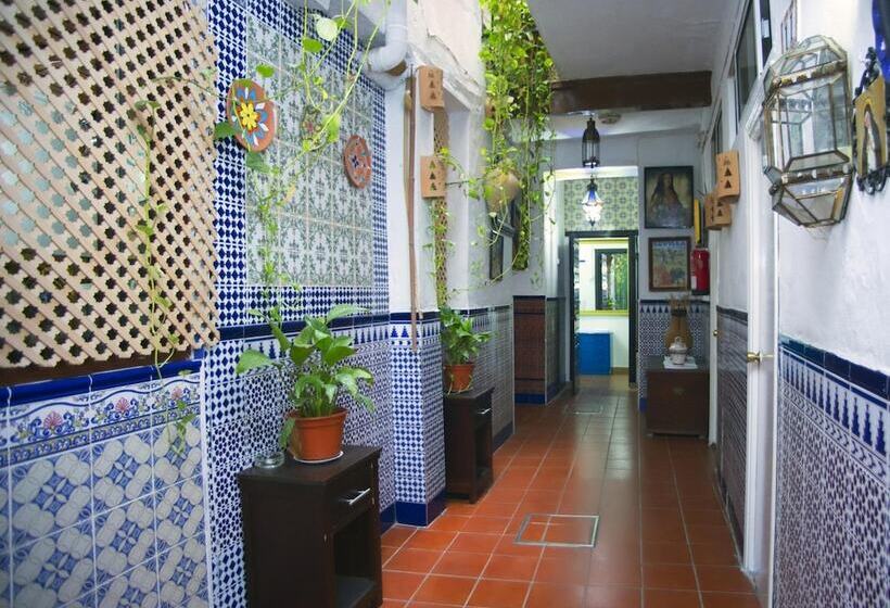 مسافرخانه Pensión Santa María La Blanca