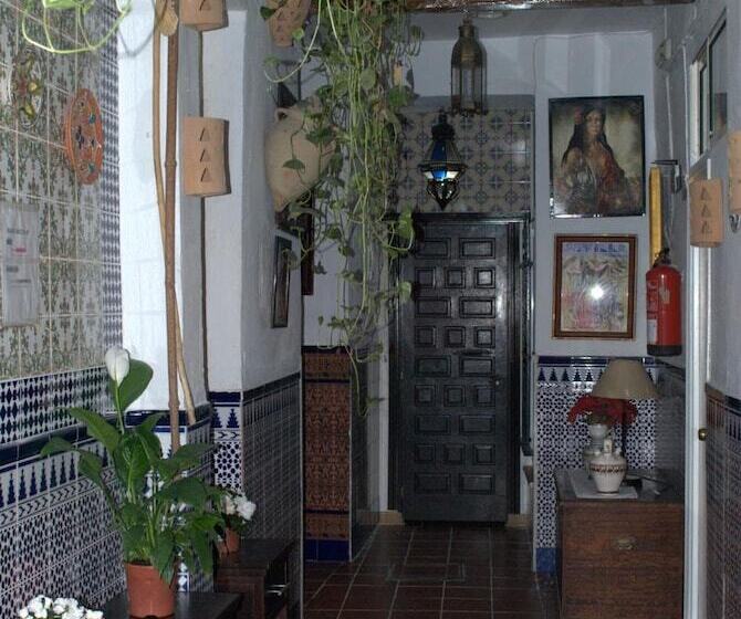 مسافرخانه Pensión Santa María La Blanca