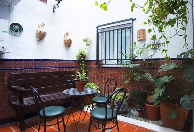 مسافرخانه Pensión Santa María La Blanca