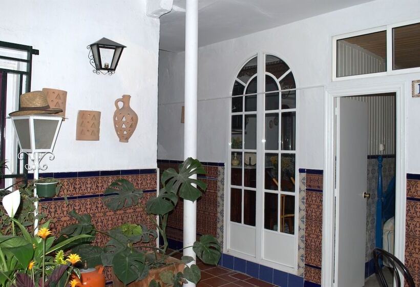 مسافرخانه Pensión Santa María La Blanca