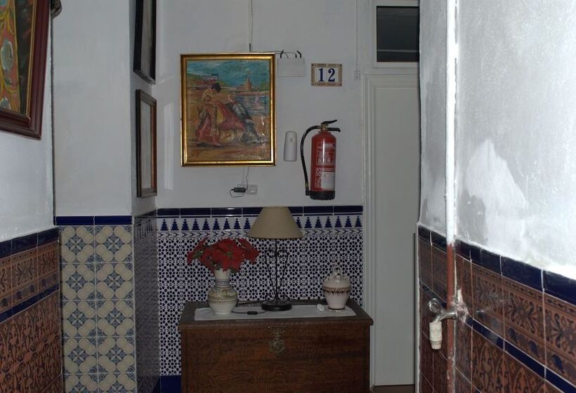 مسافرخانه Pensión Santa María La Blanca