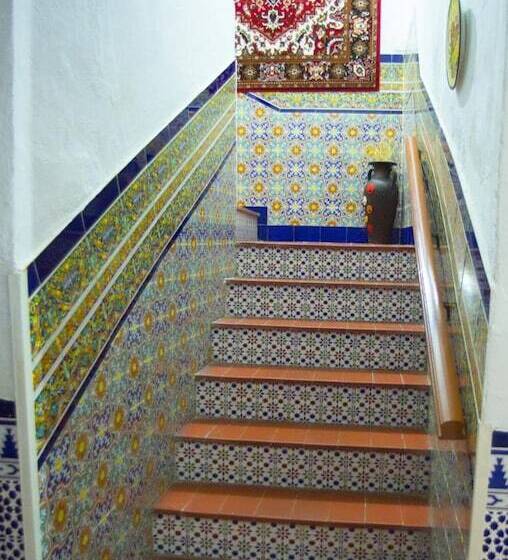 مسافرخانه Pensión Santa María La Blanca