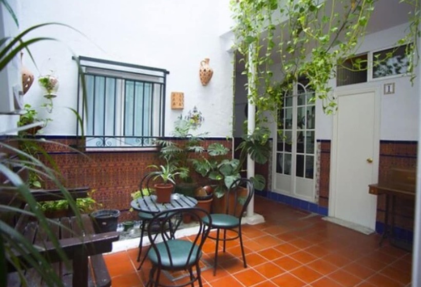 مسافرخانه Pensión Santa María La Blanca