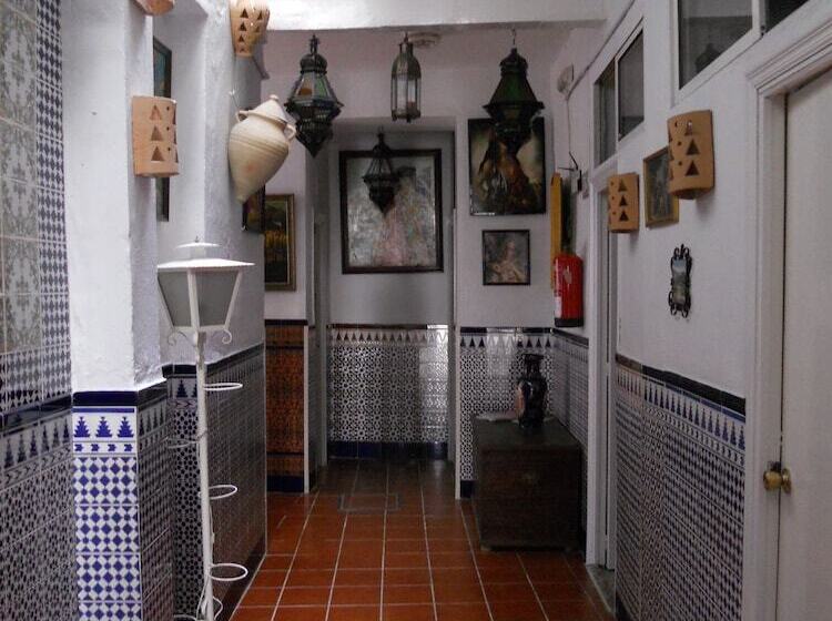 مسافرخانه Pensión Santa María La Blanca