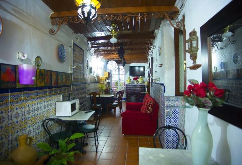 مسافرخانه Pensión Santa María La Blanca